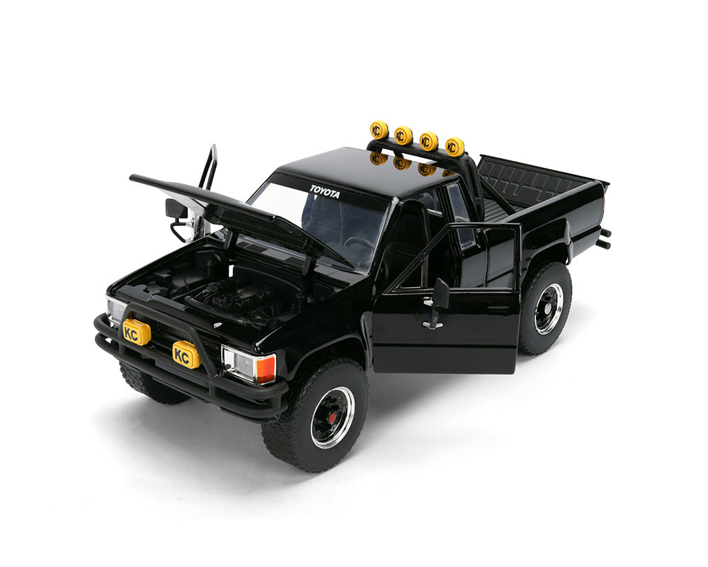 Jada 1:24 1985 Toyota SR5 Pickup and Marty’s Skateboard – Back To The Future – Hollywood Rides