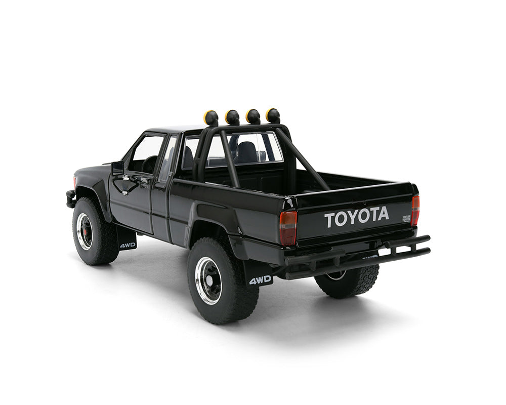 Jada 1:24 1985 Toyota SR5 Pickup and Marty’s Skateboard – Back To The Future – Hollywood Rides