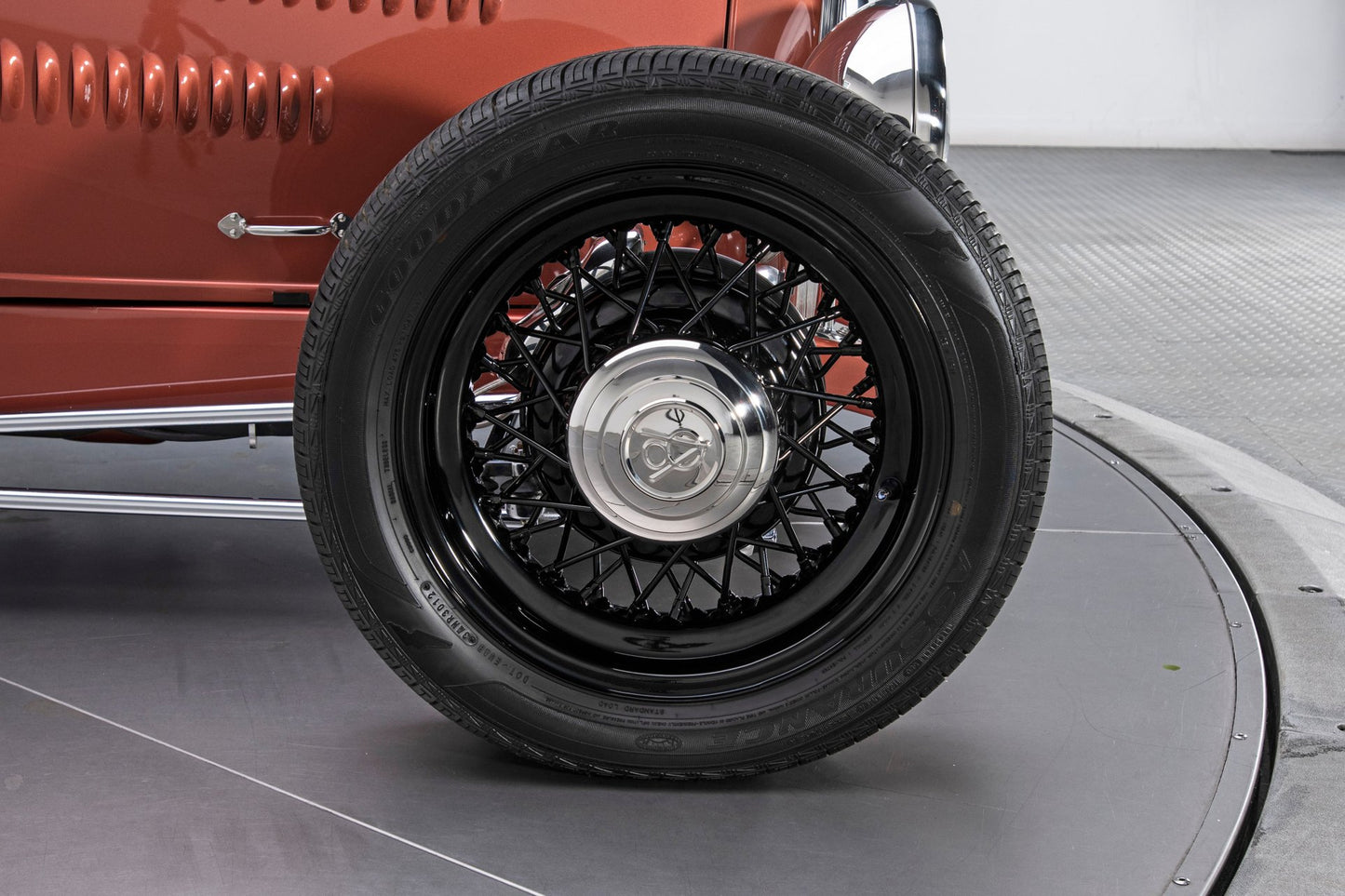 5 3/4” 1932 Ford V8 Wire Wheel Cap